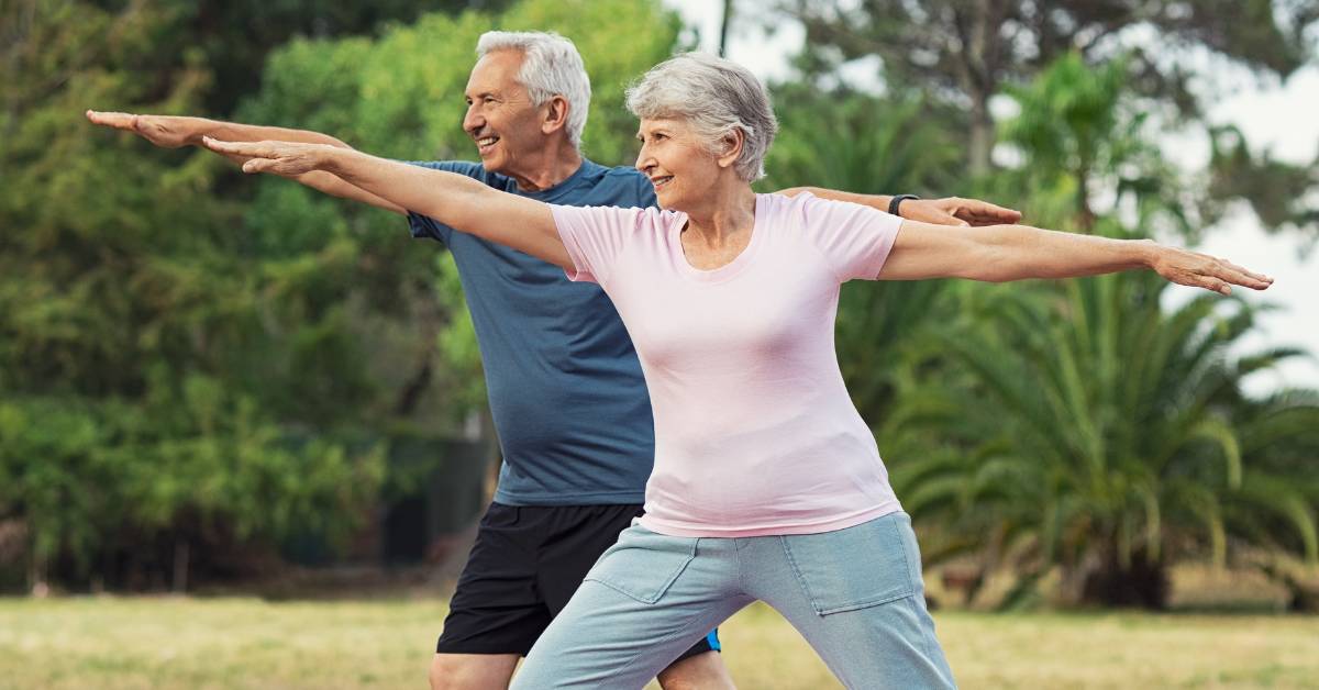 Cvičení rovnováhy pro seniory: 10 Nejlepších cviků, které můžete cvičit doma!