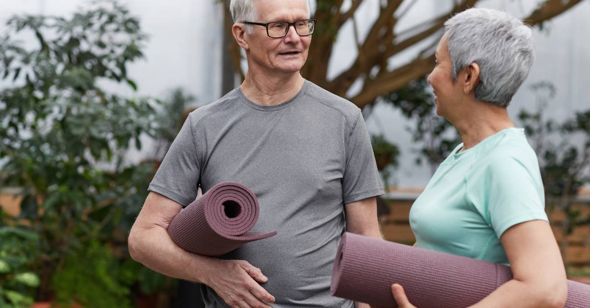 Jóga pro seniory: 12 Nejlepších pozic prozlepšení zdraví a pohodu v pokročilém věku