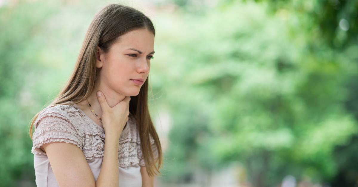 Babské rady na bolest v krku: Jak zmírnit nepříjemné příznaky