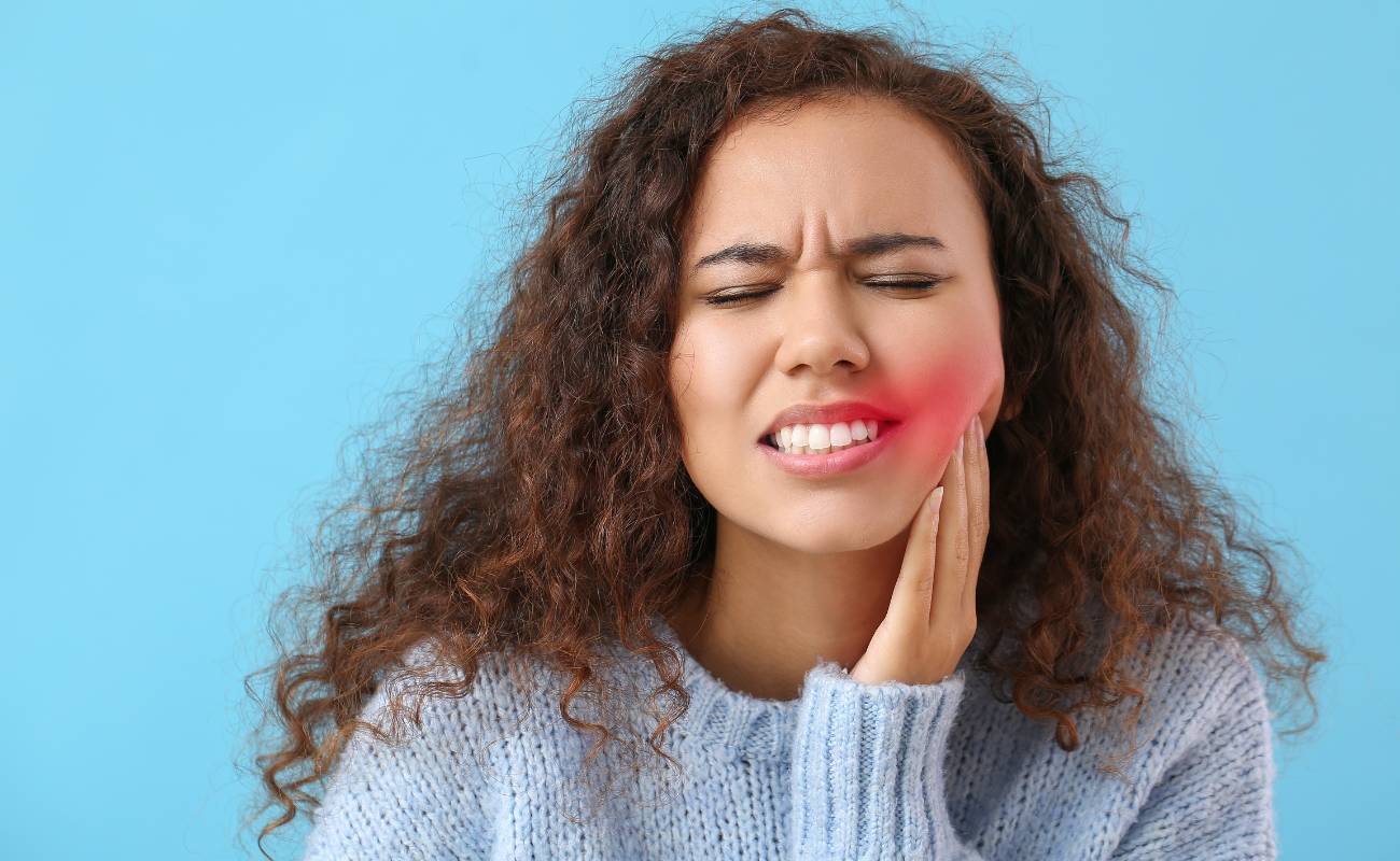 Babské rady na oteklé dásně: Jak zmírnit bolest a zánět v ústech