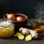 Osvědčené babské rady na odhlenění zahrnují cibulový sirup, bylinky a zázvor.